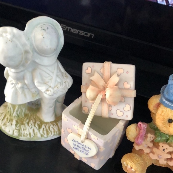 3 Figurine/Ornaments - Picture 1 of 6